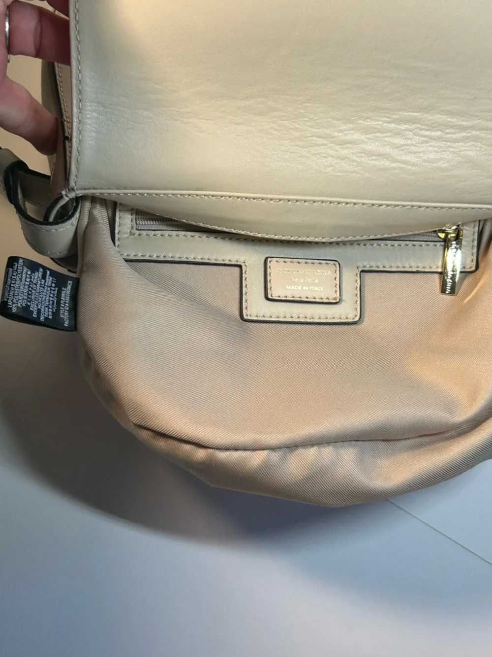 BCBG Maxazaria Vera Pelle Cream Crossbody Saddlebag Made in Italy